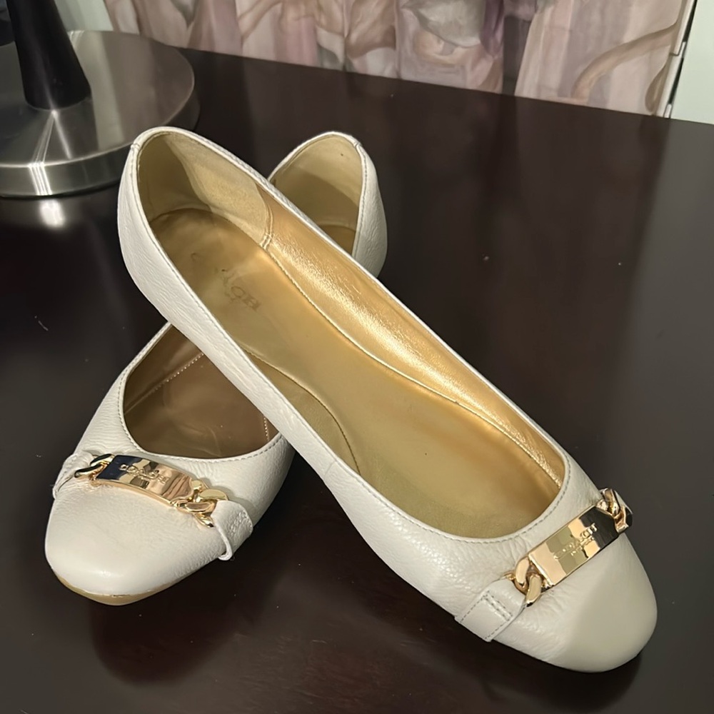 Coach Elegant Cream color Leather Flats with Accent buckle. Size 9. Worn once.